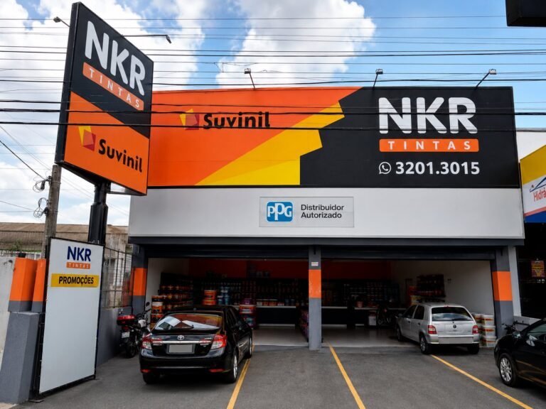 Fachada da loja NKR Tintas Saudade